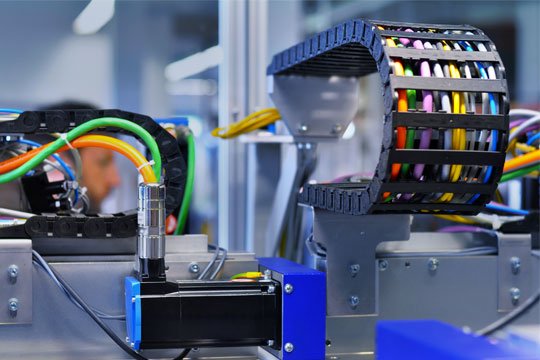 Kabelkonfektionierung: Warum hochwertige Verkabelung für moderne Industrieanwendungen unverzichtbar ist Kabelkonfektionierung